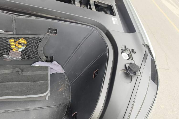 Used ONVO Luxeed L90 2025 Model—Pro Six-Seater Version Engine Bay Left