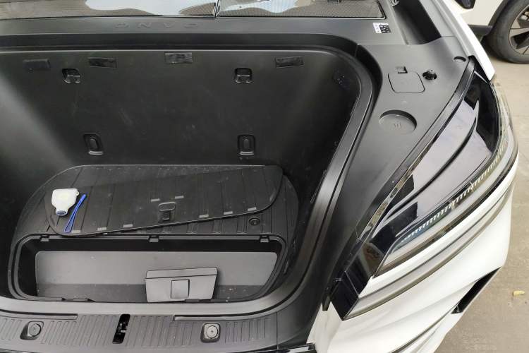 Used ONVO Luxeed L90 2025 Model—Max Six-Seater Version Engine Bay Left