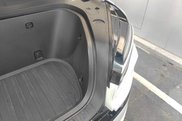 Used ONVO Luxeed L90 2025 Model—Ultra Six-Seater Version Engine Bay Left