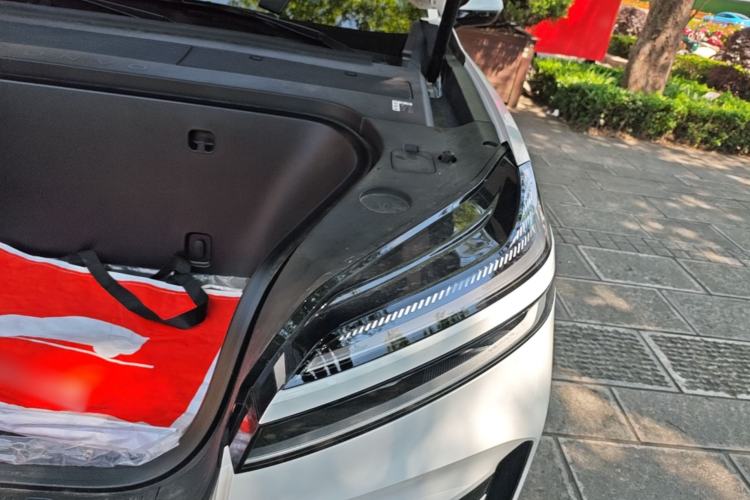 Used ONVO Luxeed L90 2025 Model—Ultra Six-Seater Version Engine Bay Left