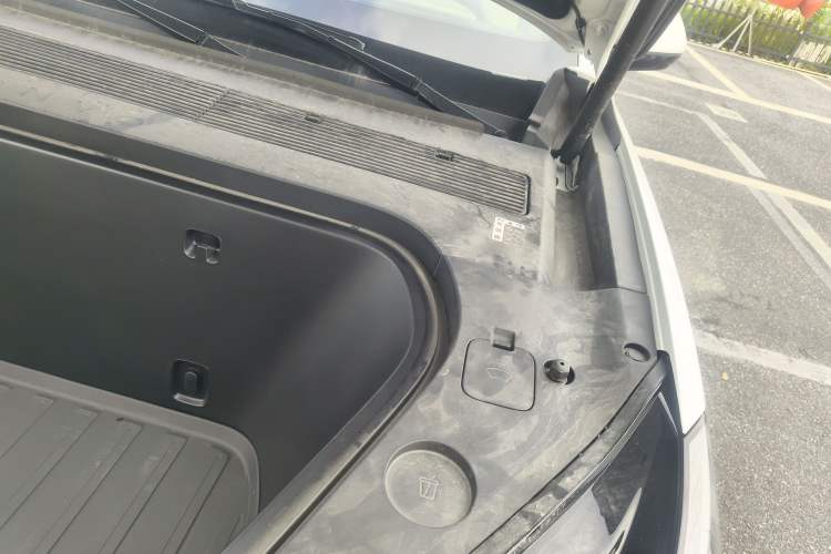 Used ONVO Luxeed L90 2025 Model—Max Six-Seater Version Engine Bay Left