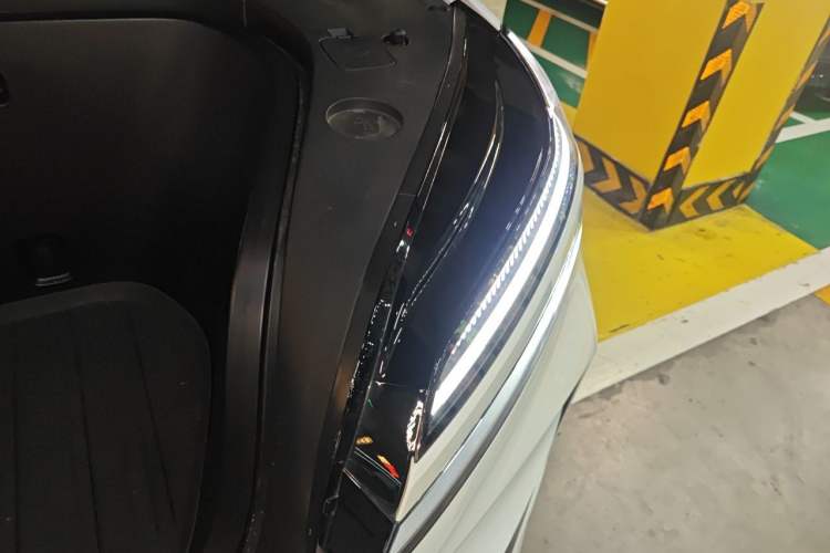 Used ONVO Luxeed L90 2025 Model—Max Six-Seater Version Engine Bay Left