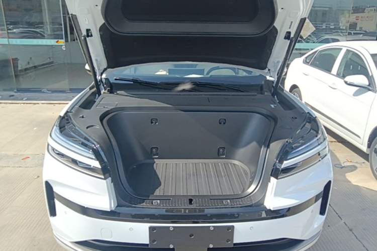 Used ONVO Luxeed L90 2025 Model—Ultra Six-Seater Version Engine Bay