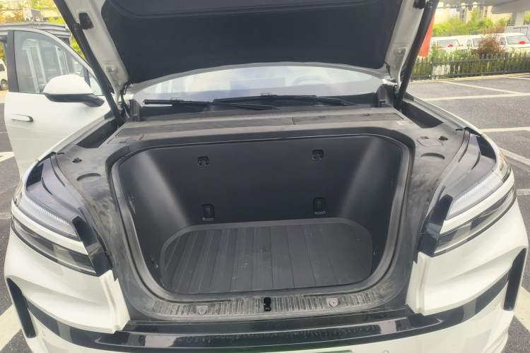 Used ONVO Luxeed L90 2025 Model—Max Six-Seater Version Engine Bay
