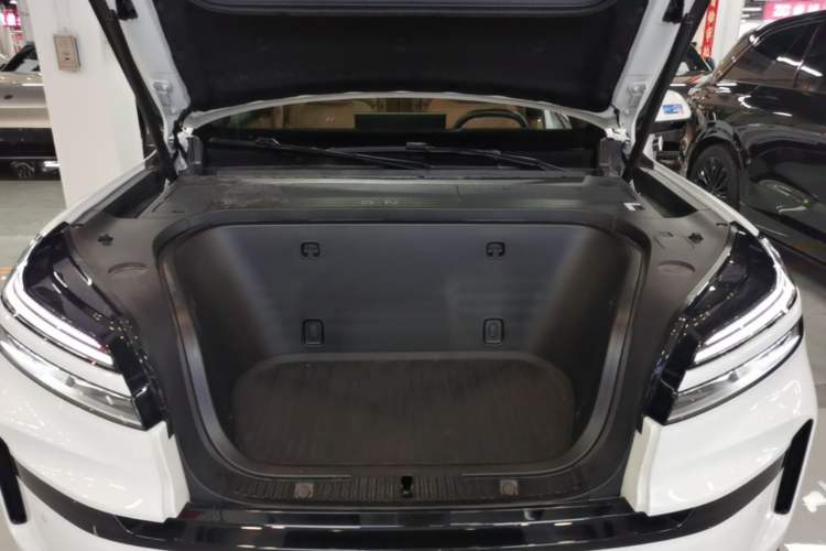 Used ONVO Luxeed L90 2025 Model Max Six-Seater 60-degree Battery Edition Engine Bay