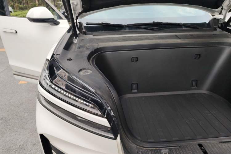 Used ONVO Luxeed L90 2025 Model—Pro Six-Seater Version Engine Bay Right