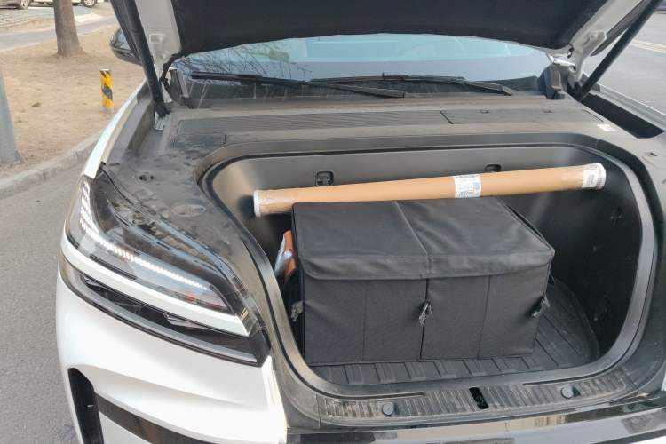 Used ONVO Luxeed L90 2025 Model—Max Six-Seater Version Engine Bay Right