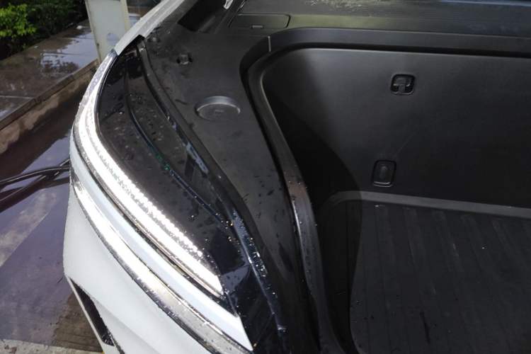 Used ONVO Luxeed L90 2025 Model—Ultra Six-Seater Version Engine Bay Right
