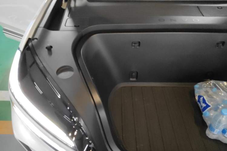 Used ONVO Luxeed L90 2025 Model—Ultra Six-Seater Version Engine Bay Right