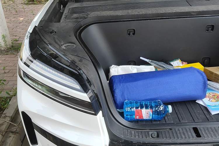 Used ONVO Luxeed L90 2025 Model—Ultra Six-Seater Version Engine Bay Right