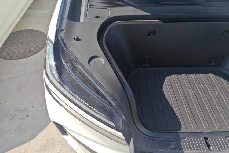 Used ONVO Luxeed L90 2025 Model—Ultra Six-Seater Version Engine Bay Right