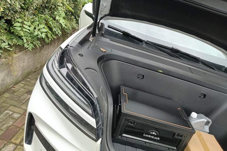Used ONVO Luxeed L90 2025 Model—Ultra Six-Seater Version Engine Bay Right