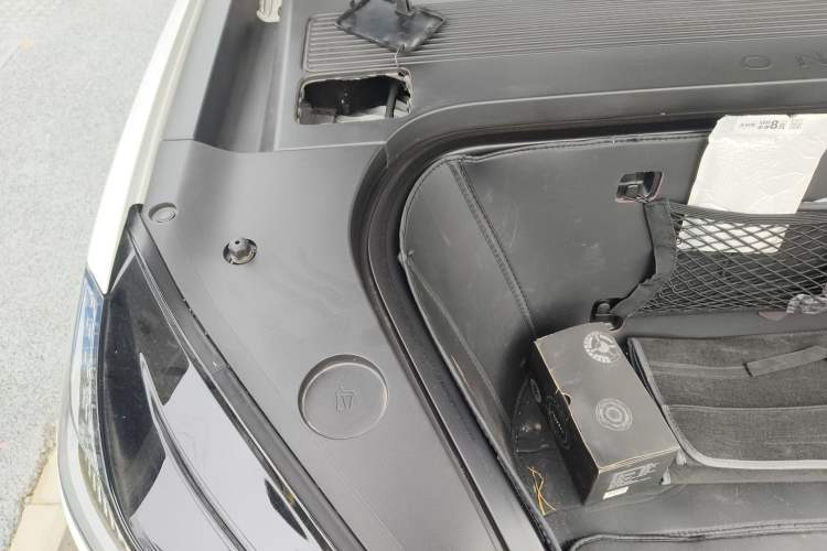 Used ONVO Luxeed L90 2025 Model—Pro Six-Seater Version Engine Bay Right