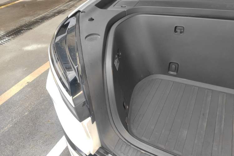 Used ONVO Luxeed L90 2025 Model—Ultra Six-Seater Version Engine Bay Right