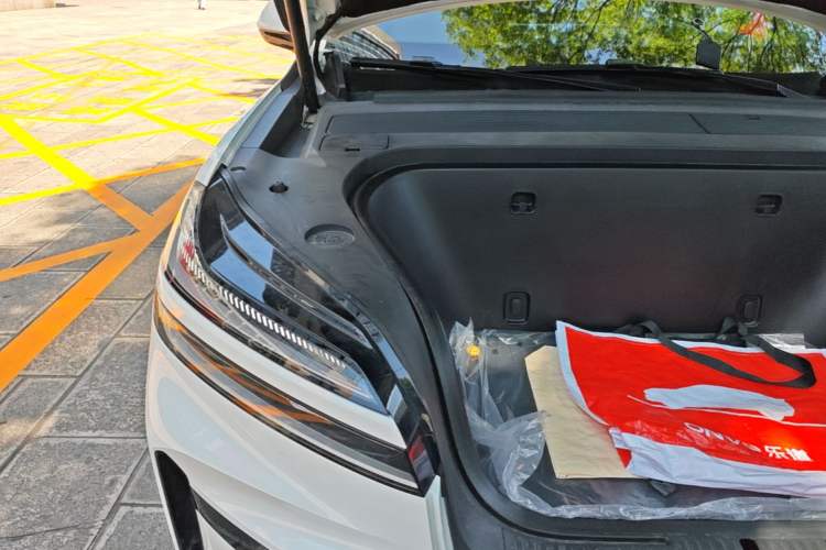 Used ONVO Luxeed L90 2025 Model—Ultra Six-Seater Version Engine Bay Right