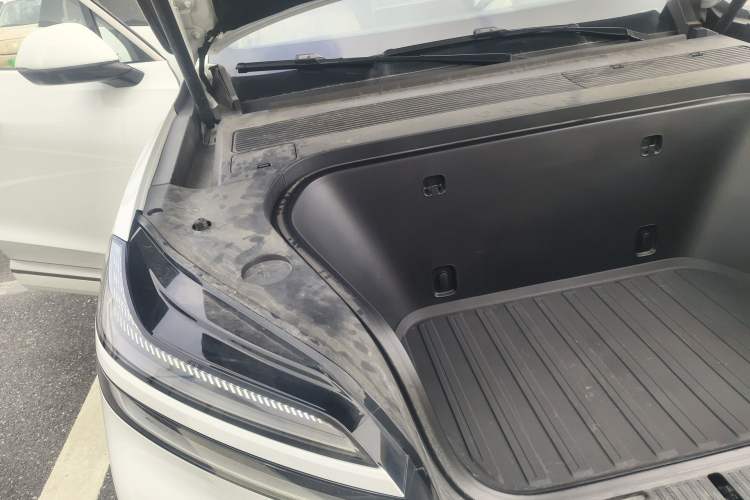 Used ONVO Luxeed L90 2025 Model—Max Six-Seater Version Engine Bay Right