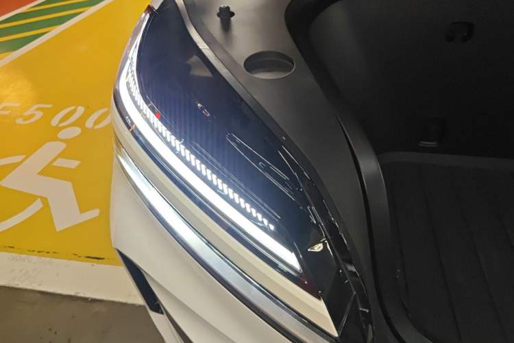 Used ONVO Luxeed L90 2025 Model—Max Six-Seater Version Engine Bay Right