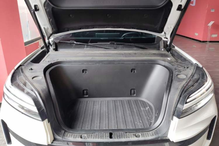 Used ONVO Luxeed L90 2025 Model—Max Six-Seater Version Engine Bay