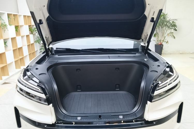 Used ONVO Luxeed L90 2025 Model—Max Six-Seater Version Engine Bay