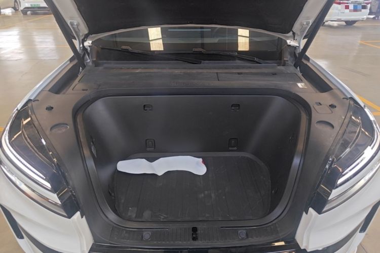 Used ONVO Luxeed L90 2025 Model—Ultra Six-Seater Version Engine Bay