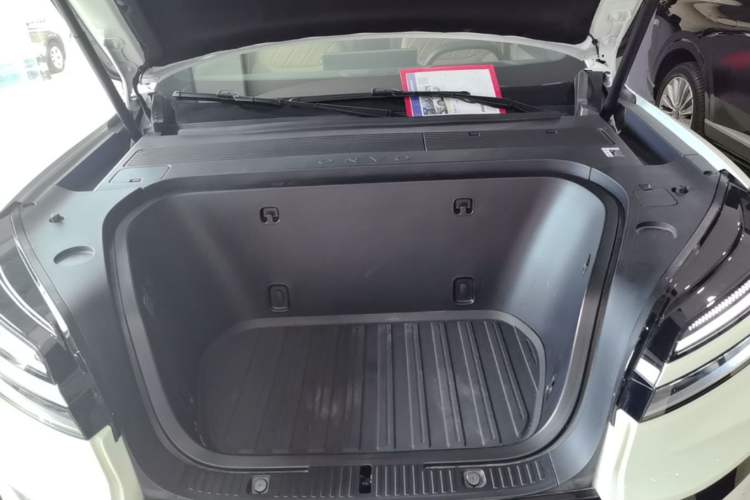 Used ONVO Luxeed L90 2025 Model—Pro Six-Seater Version Engine Bay