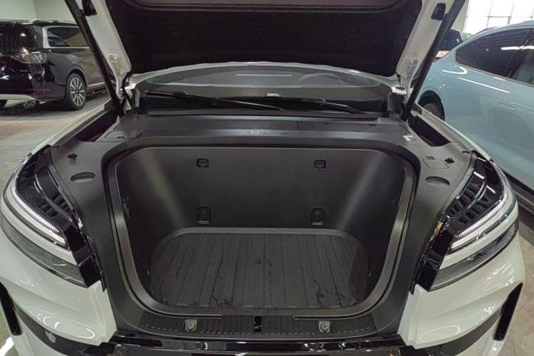 Used ONVO Luxeed L90 2025 Model—Pro Six-Seater Version Engine Bay