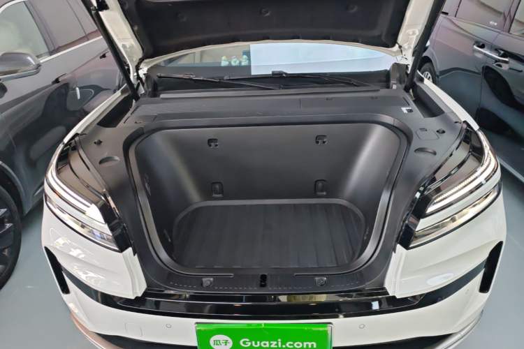 Used ONVO Luxeed L90 2025 Model—Max Six-Seater Version Engine Bay