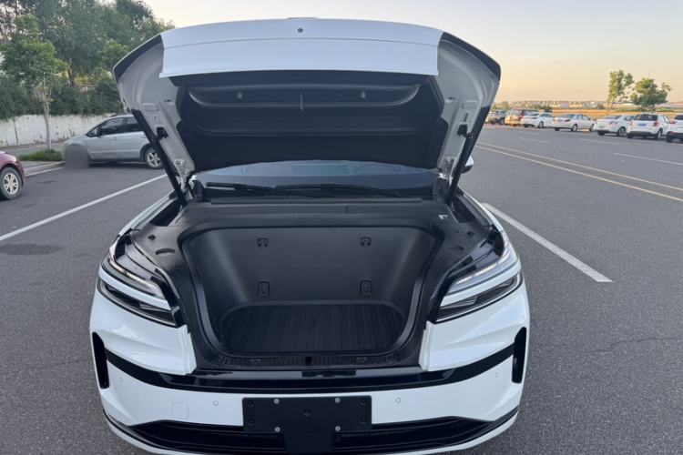 Used ONVO Luxeed L90 2025 Model—Ultra Six-Seater Version Engine Bay