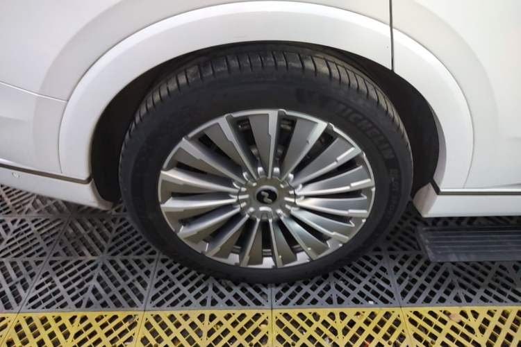 Used ONVO Luxeed L90 2025 Model—Max Six-Seater Version Exterior 3