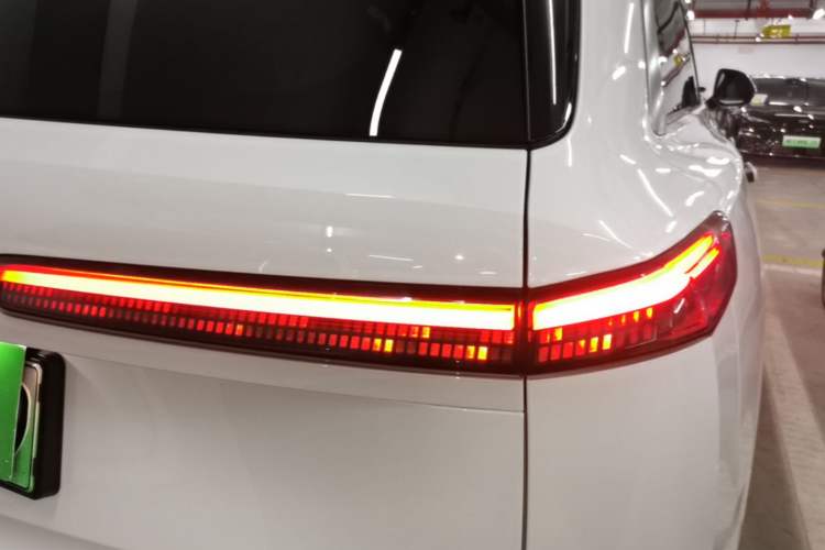 Used ONVO Luxeed L90 2025 Model—Ultra Six-Seater Version Exterior 3
