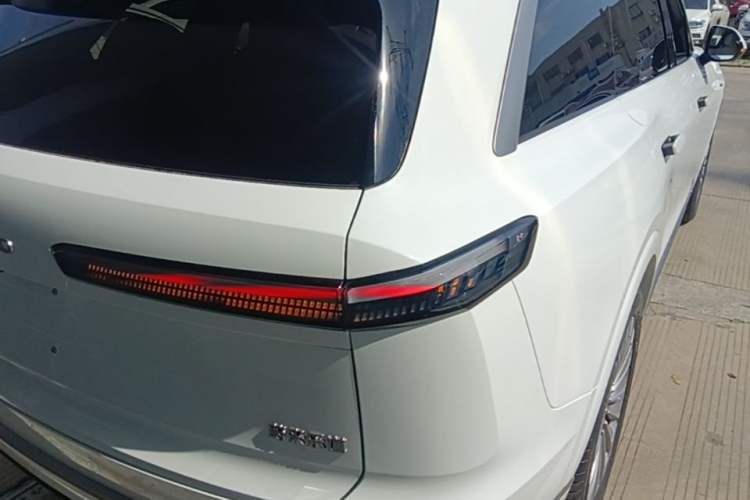 Used ONVO Luxeed L90 2025 Model—Ultra Six-Seater Version Exterior 3
