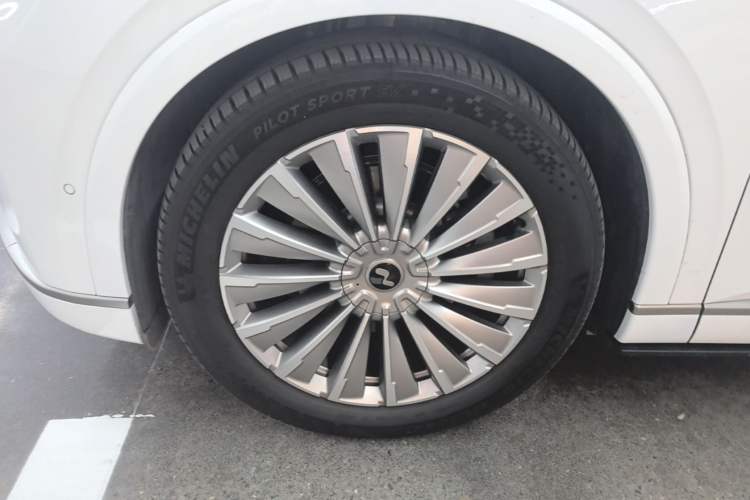 Used ONVO Luxeed L90 2025 Model—Ultra Six-Seater Version Exterior 4