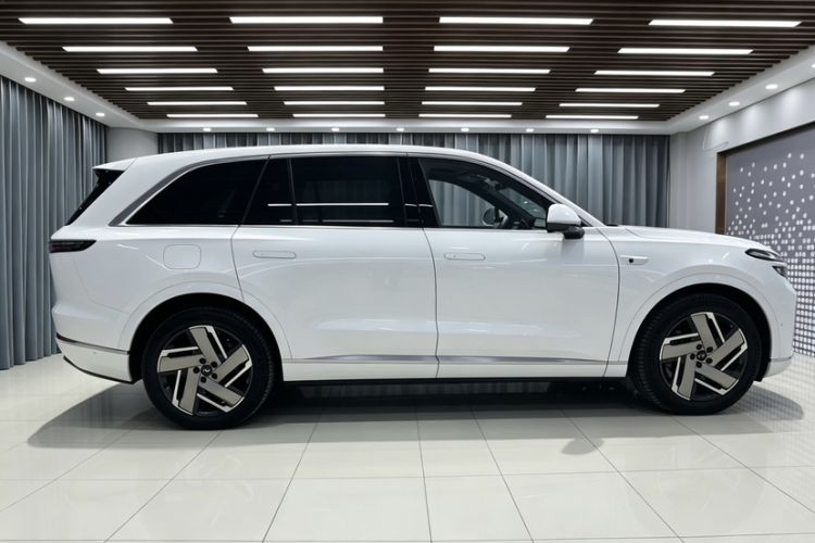 Used ONVO Luxeed L90 2025 Model—Max Six-Seater Version Exterior 4