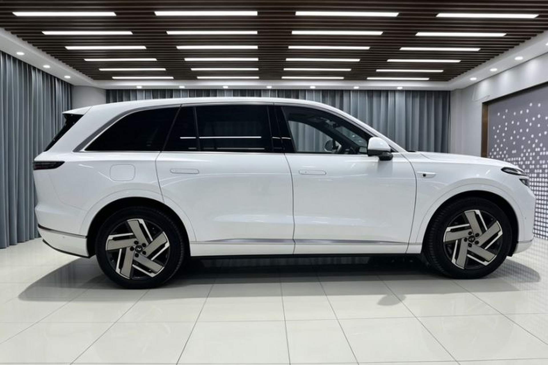 Used ONVO Luxeed L90 2025 Model—Max Six-Seater Version Exterior 4