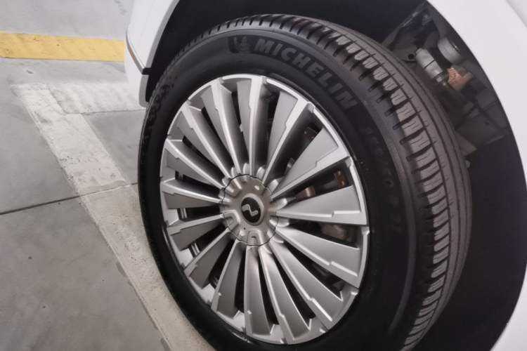 Used ONVO Luxeed L90 2025 Model—Ultra Six-Seater Version Exterior 4