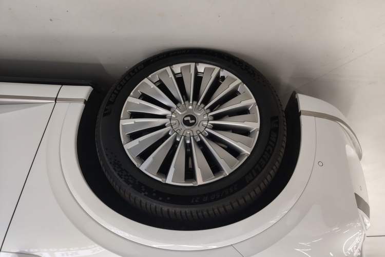 Used ONVO Luxeed L90 2025 Model—Ultra Six-Seater Version Exterior 4