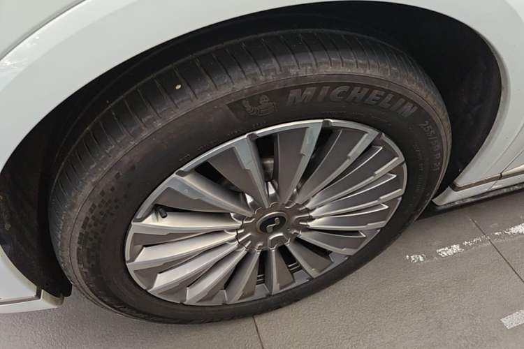 Used ONVO Luxeed L90 2025 Model Ultra Six-Seater 60-degree Battery Edition Exterior 4