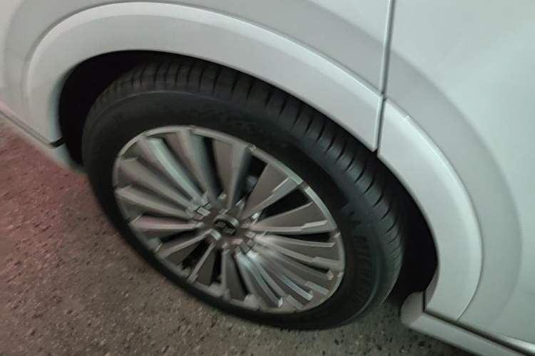 Used ONVO Luxeed L90 2025 Model—Ultra Six-Seater Version Exterior 5