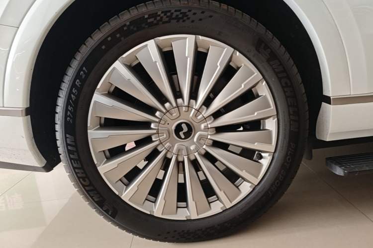 Used ONVO Luxeed L90 2025 Model—Ultra Six-Seater Version Exterior 5