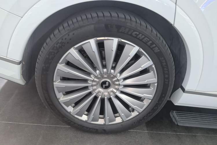 Used ONVO Luxeed L90 2025 Model—Ultra Six-Seater Version Exterior 5