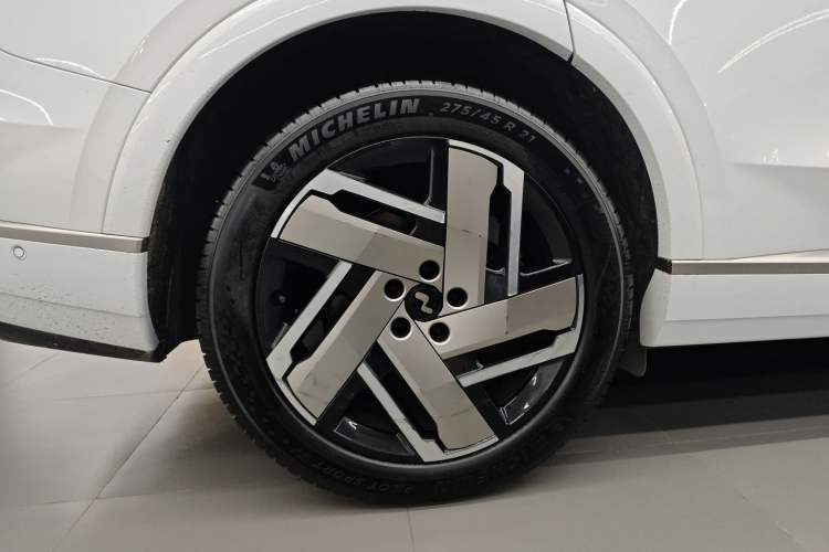 Used ONVO Luxeed L90 2025 Model—Ultra Six-Seater Version Exterior 5