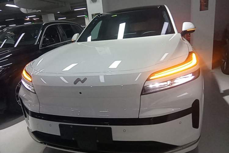 Used ONVO Luxeed L90 2025 Model—Max Six-Seater Version Front