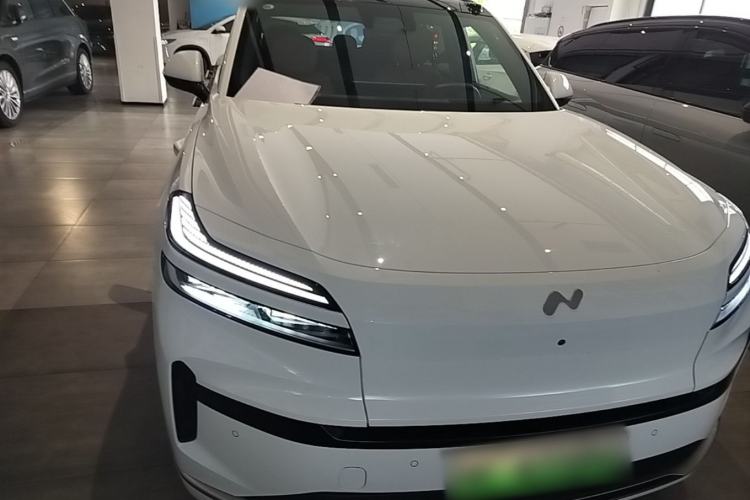 Used ONVO Luxeed L90 2025 Model—Max Six-Seater Version Front