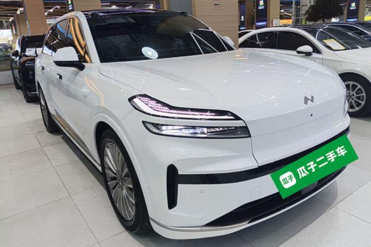 Used ONVO Luxeed L90 2025 Model—Max Six-Seater Version Front Right 45 Deg