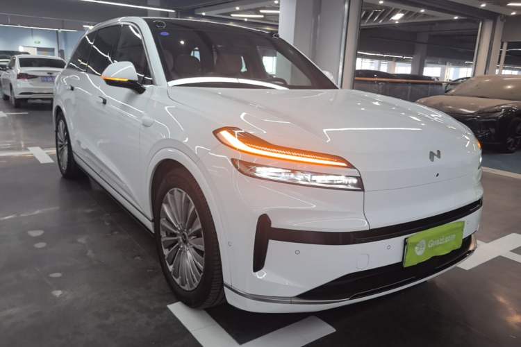 Used ONVO Luxeed L90 2025 Model—Ultra Six-Seater Version Front Right 45 Deg