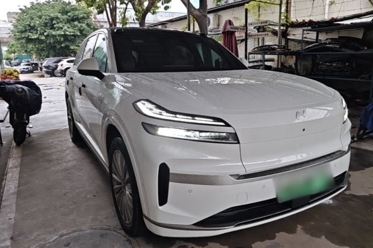 Used ONVO Luxeed L90 2025 Model—Ultra Six-Seater Version Front Right 45 Deg