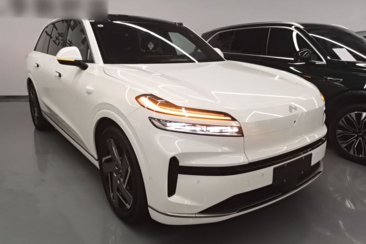 Used ONVO Luxeed L90 2025 Model—Max Six-Seater Version Front Right 45 Deg