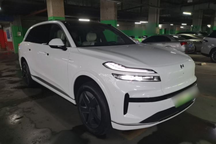 Used ONVO Luxeed L90 2025 Model—Max Six-Seater Version Front Right 45 Deg
