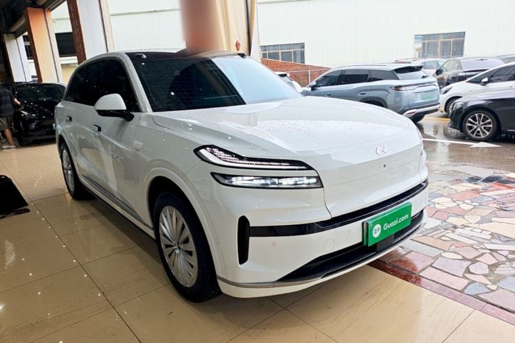 Used ONVO Luxeed L90 2025 Model—Max Six-Seater Version Front Right 45 Deg