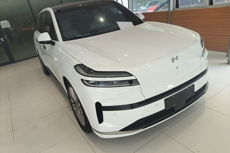 Used ONVO Luxeed L90 2025 Model—Ultra Six-Seater Version Front Right 45 Deg